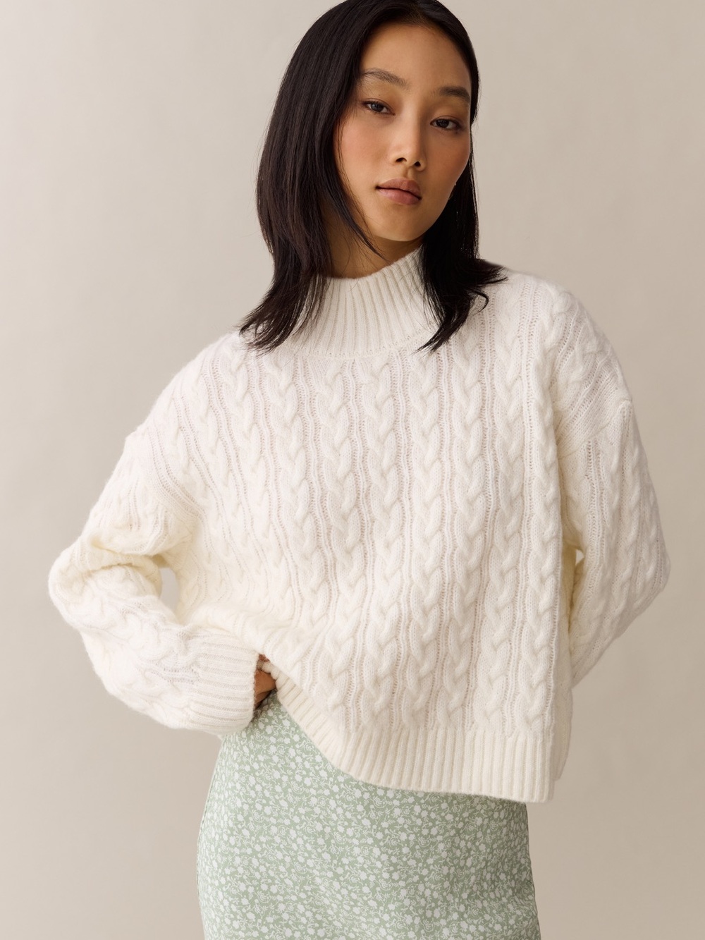 Kourt Leonie Cable-Knit Mock Neck Sweater in White Small
